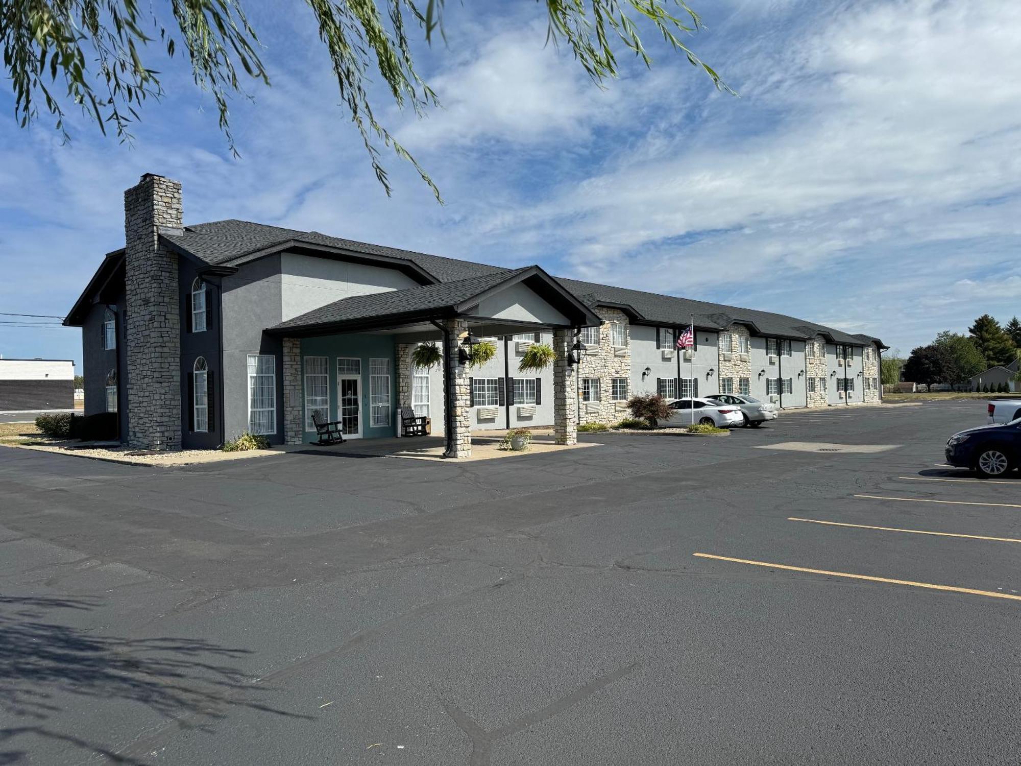 The Woodridge Inn Connersville Exterior foto